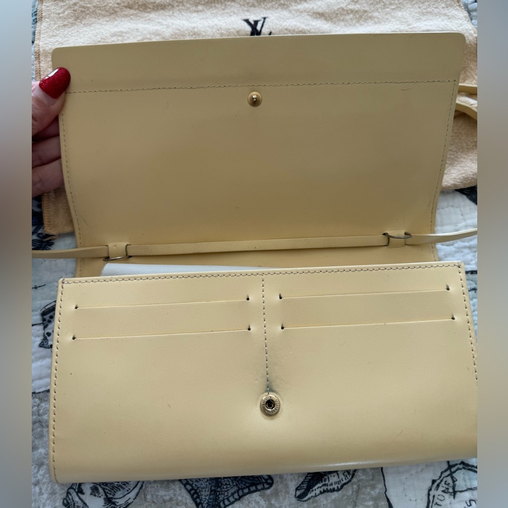 Luis Vuitton - image 2